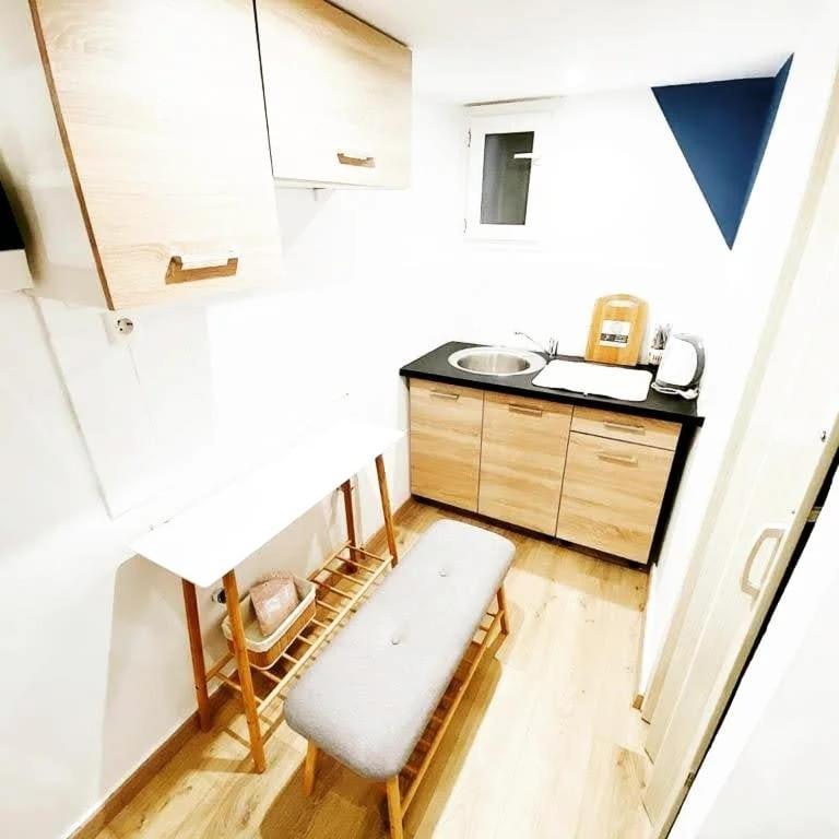 Velestinou Private Maisonette Apartment Athena Bagian luar foto