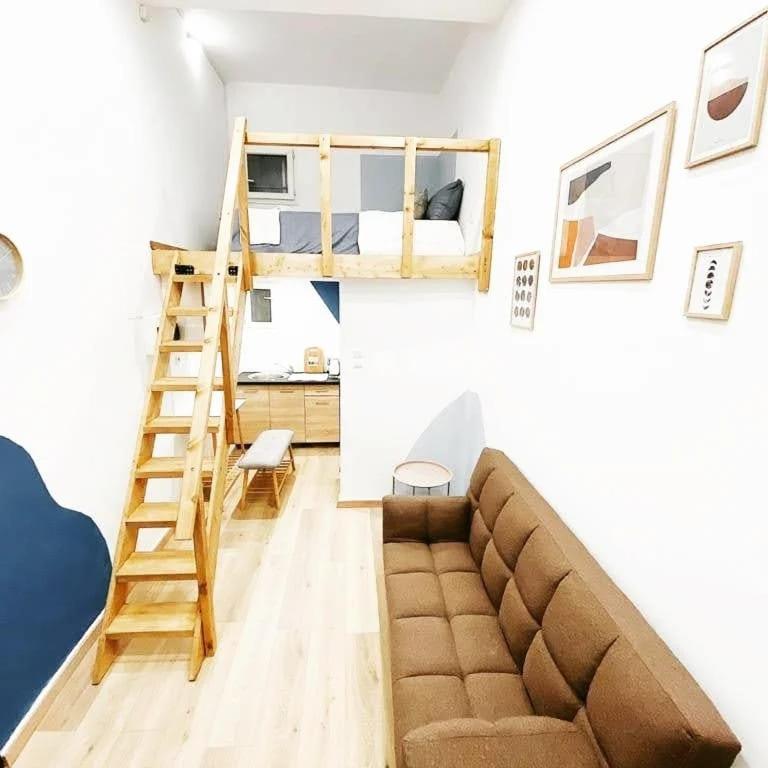 Velestinou Private Maisonette Apartment Athena Bagian luar foto