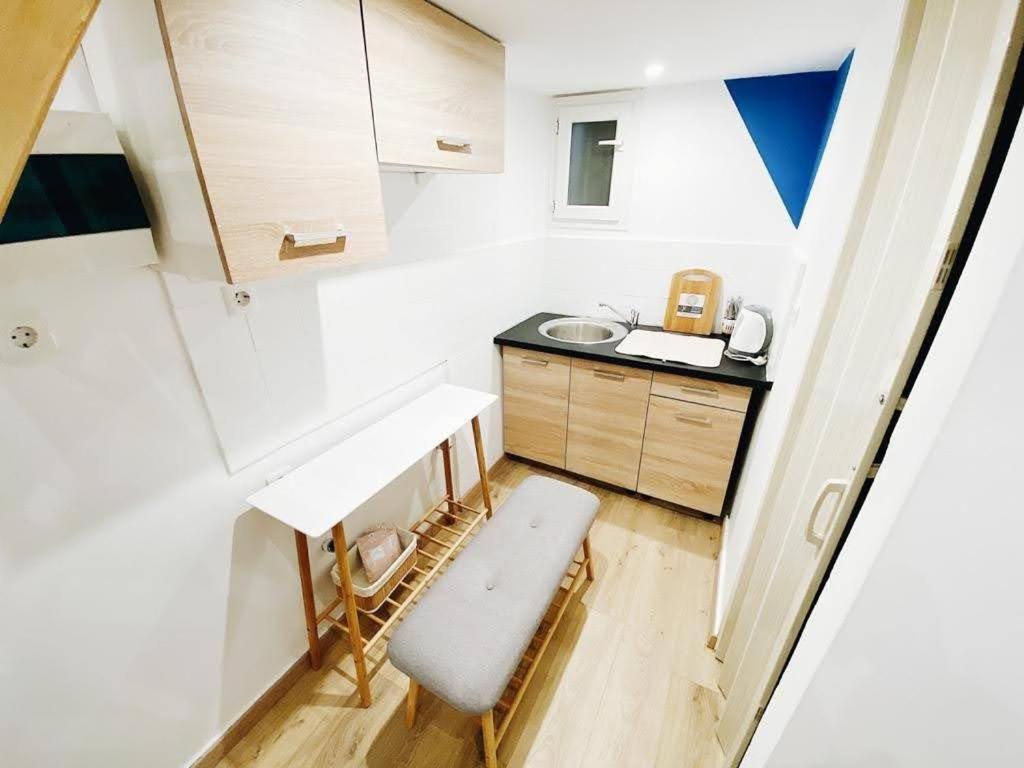 Velestinou Private Maisonette Apartment Athena Bagian luar foto